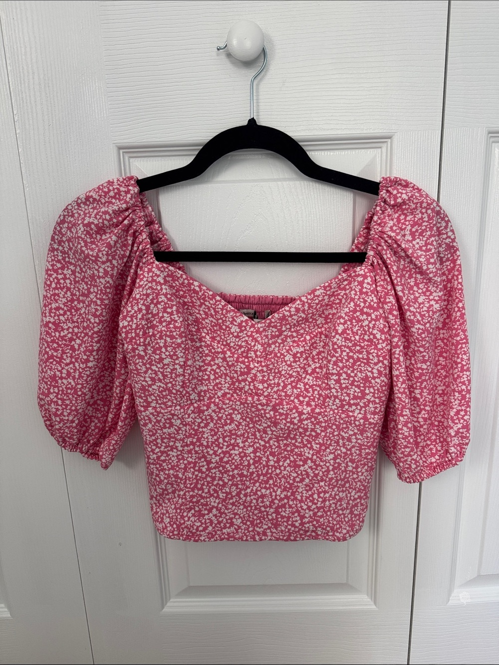 Abercrombie and Fitch Pink Floral Puff Sleeve Crop Top